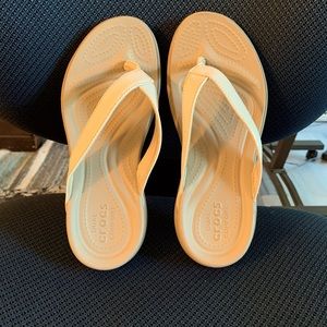 CROCS size 5W cream flip flops